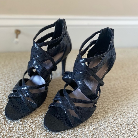 Calvin Klein black lace heel - Picture 2 of 3